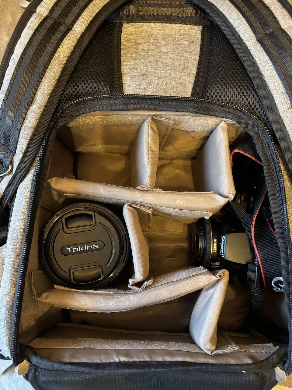 海外旅行カメラリュック｜TARIONを2年使った17Lの限界と防犯性