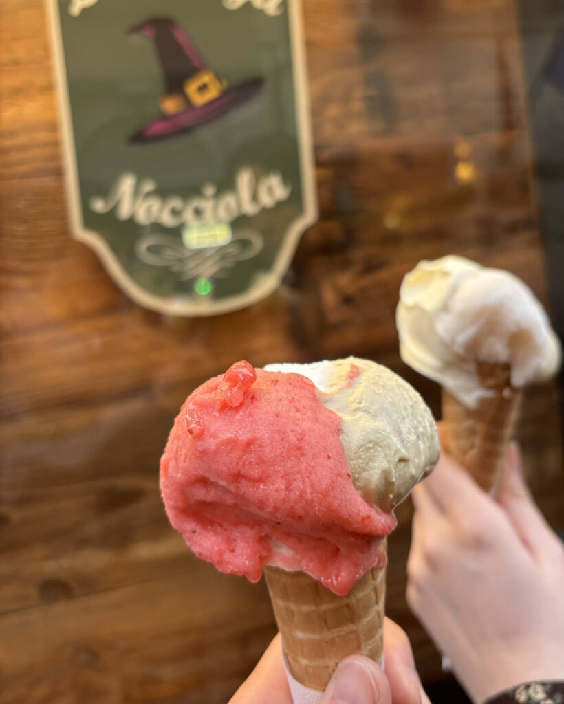 ローマのLa Strega Nocciolaで食べたイチゴとレモン、ピスタチオのジェラート