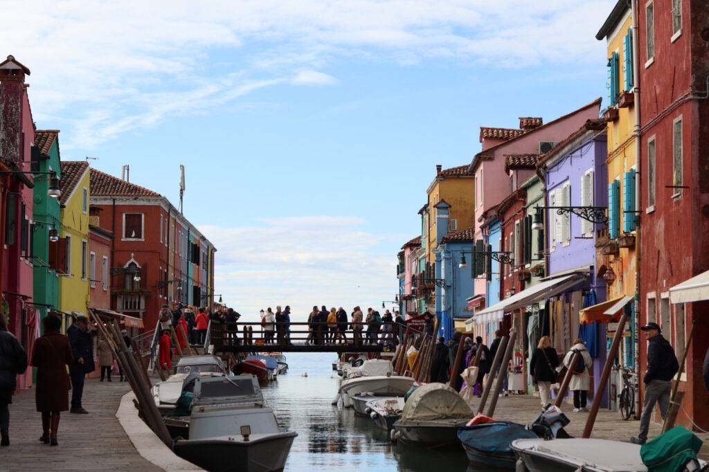 カラフルな街並みが印象的なヴェネツィア・ブラーノ島